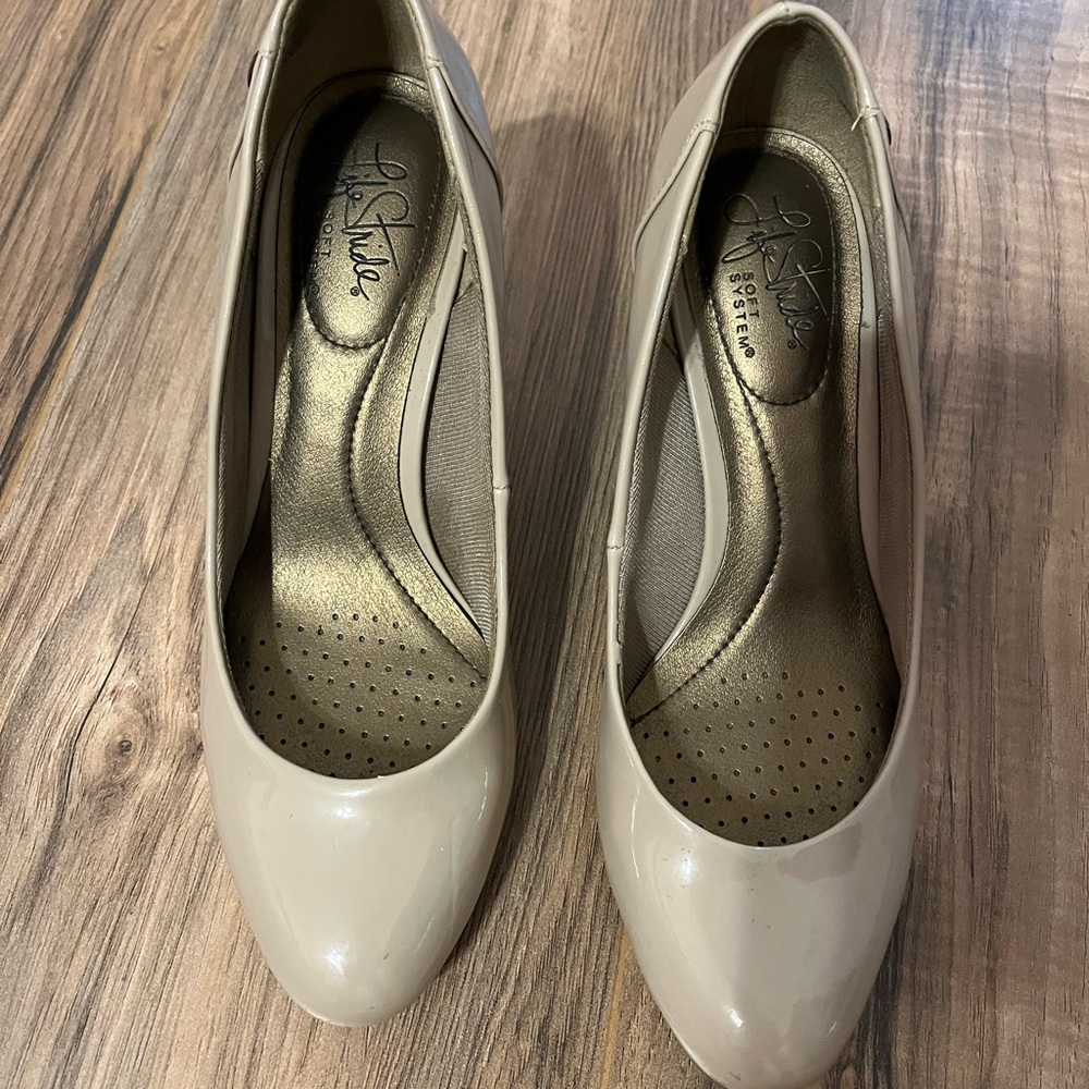 Lifestride Nude heels